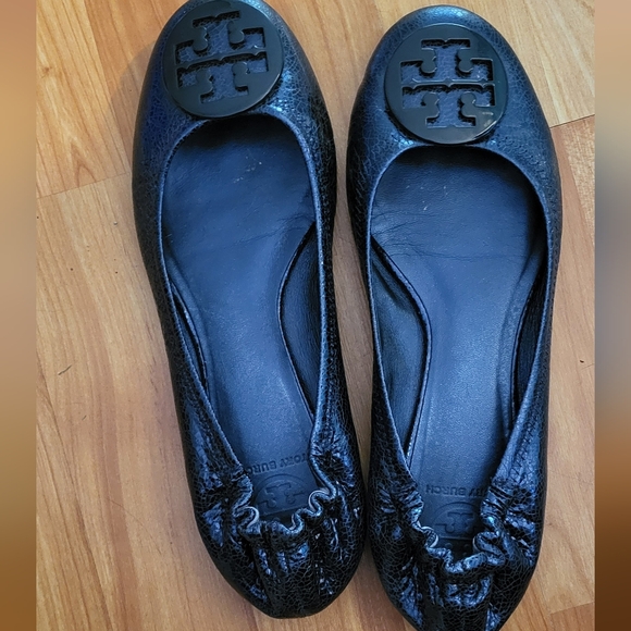 Shoes - Classic and Comfy Tory Burch Ballet